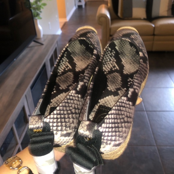 Tory Burch Heather 40MM Printed Satin Wedge Espadrille Shoes - Picture 6 of 10